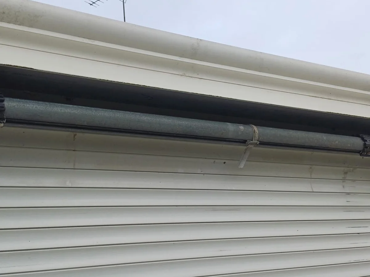 Porte de garage aux Ponts-de-Cé