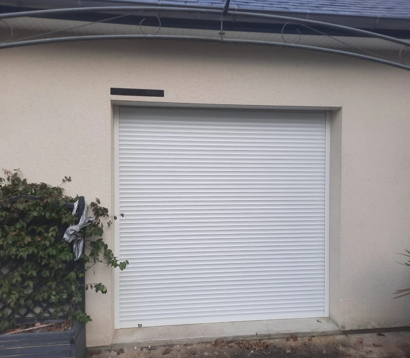 Porte de garage à Trélazé