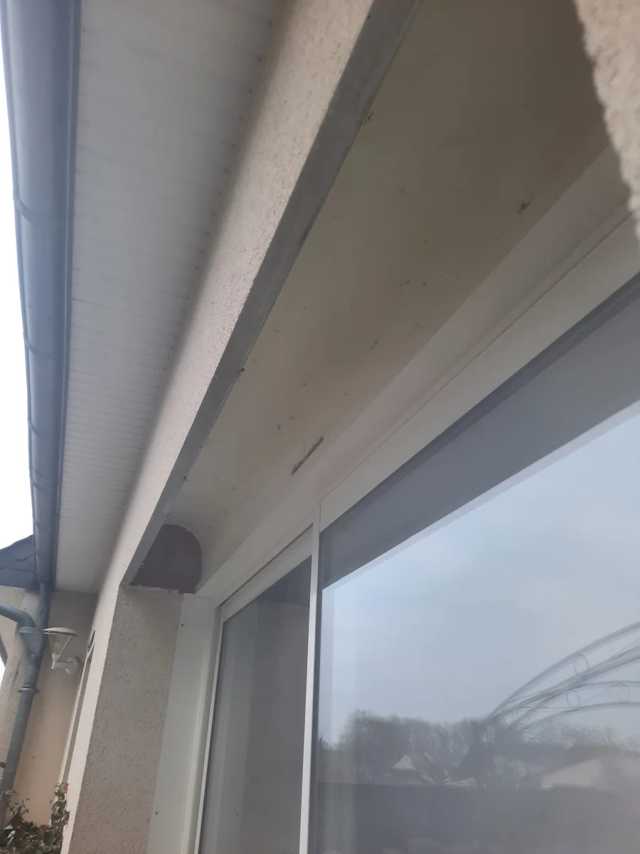 Porte de garage à Noyant-Village