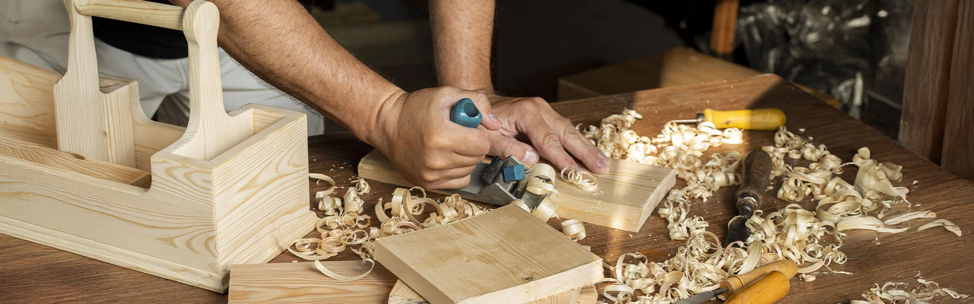 HABITAT DÉCOR SUD-OUEST, menuisier à Seiches-sur-le-Loir, pose des fenêtres sur mesure
